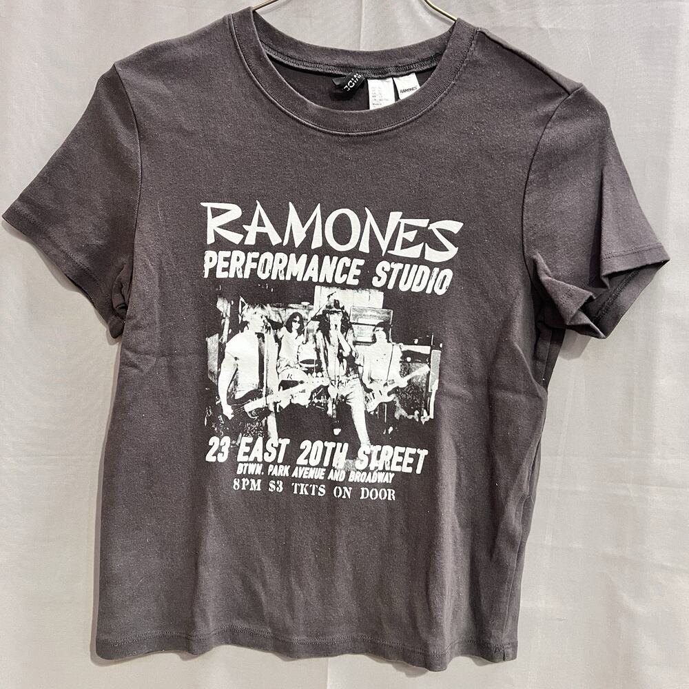 H&M Ramones Performance Studio t-shirt Size XL BR2122
